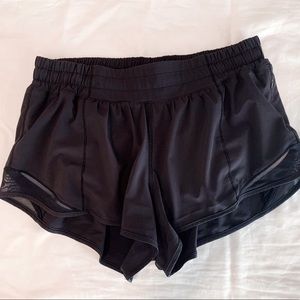 lululemon Hotty Hot Low-Rise Lined Short 2.5"